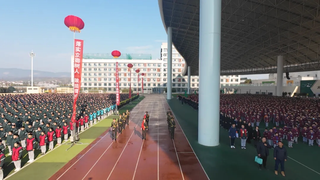 汉中东辰外国语学校举行2025年春季学期开学典礼