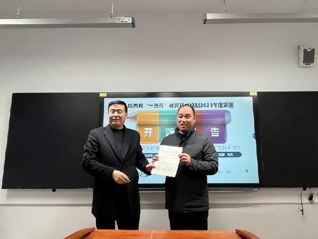 汉中兴汉新区第二小学省课题开题仪式暨“助青工程”课堂研讨活动
