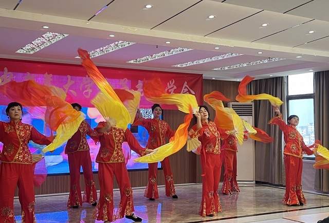 汉中老年大学女子书画学会召开2023年度总结大会