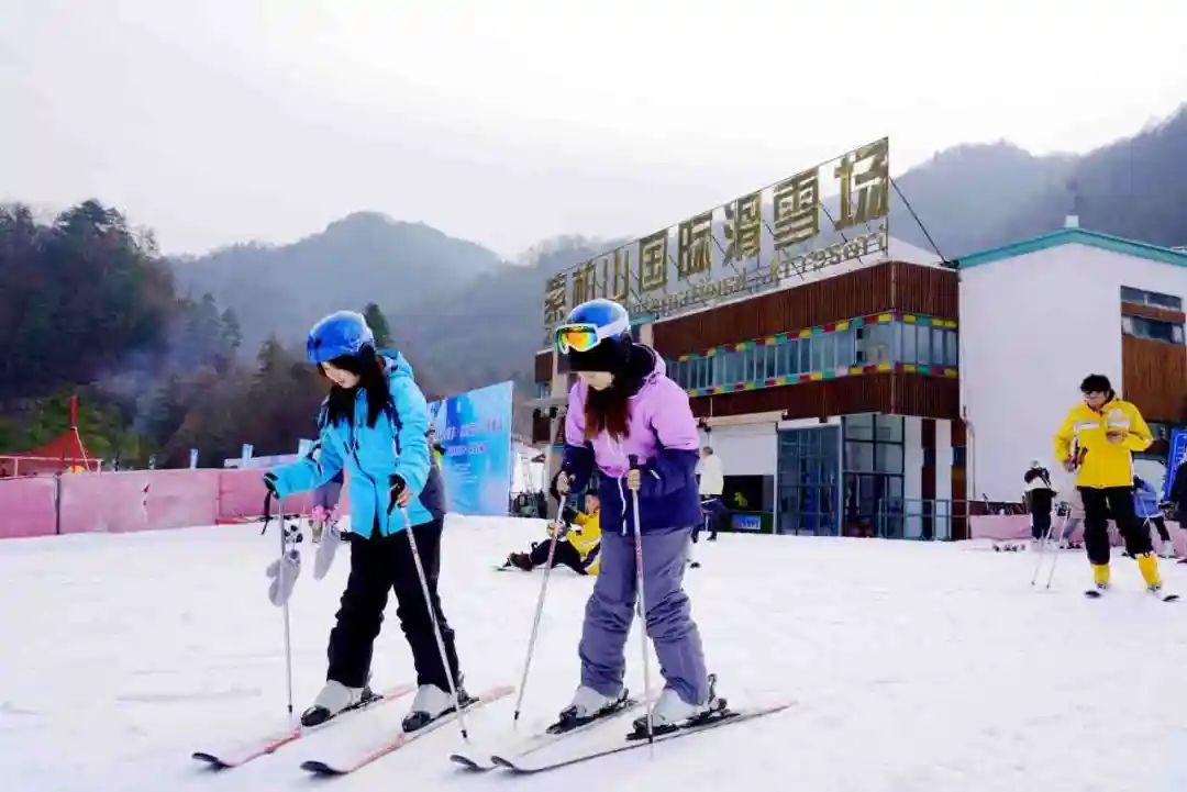 “秦岭雪乡·冰雪嘉年华”活动在留坝紫柏山滑雪场启动
