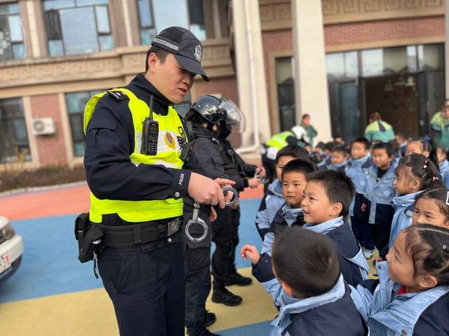 汉中兴汉新区第九幼儿园开展交通安全主题教育活动
