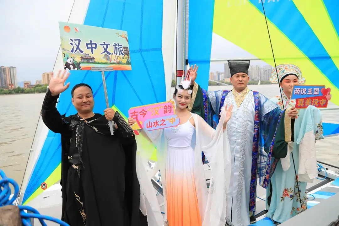 五一假期首日,汉中江边就热闹非凡、人山人海!
