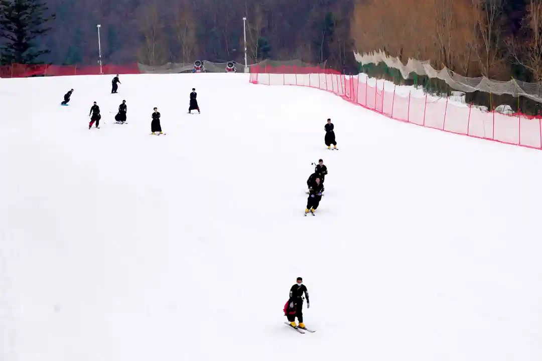 “秦岭雪乡·冰雪嘉年华”活动在留坝紫柏山滑雪场启动