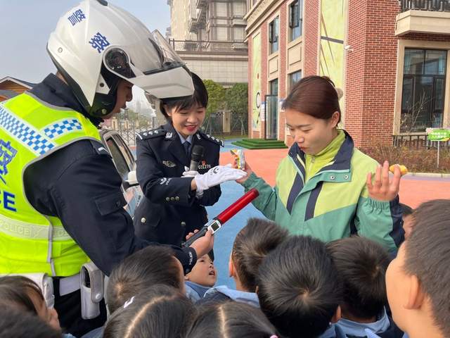 汉中兴汉新区第九幼儿园开展交通安全主题教育活动