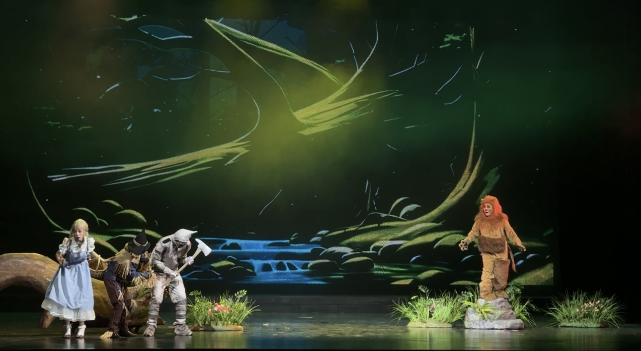 汉中市歌舞剧团经典童话魔幻剧《绿野仙踪》首演成功