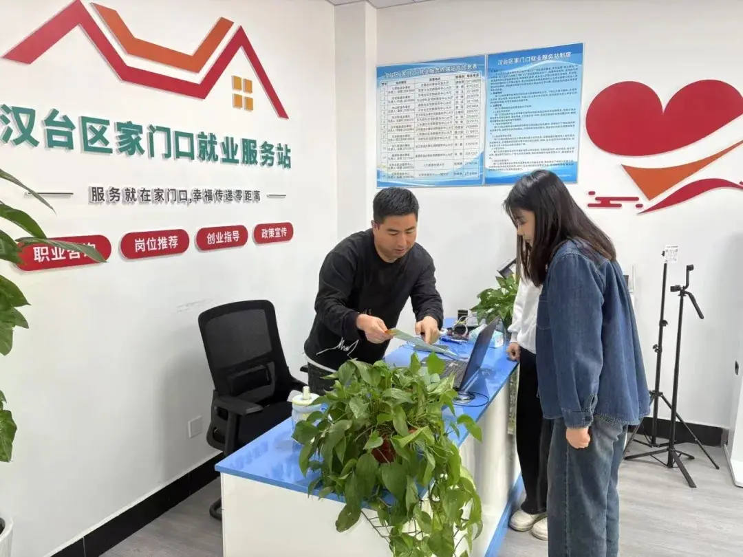 1744017582911409411.png 汉台区为32户创业实体发放创业担保贷款2000余万元