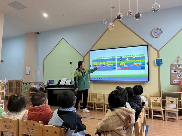 汉中兴汉新区第九幼儿园开展交通安全主题教育活动