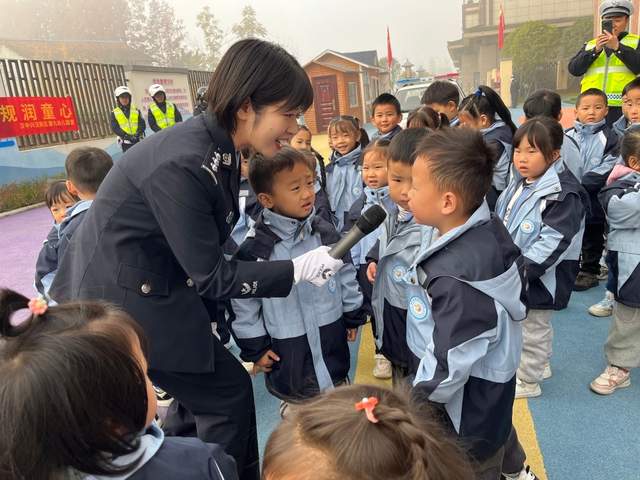 汉中兴汉新区第九幼儿园开展交通安全主题教育活动