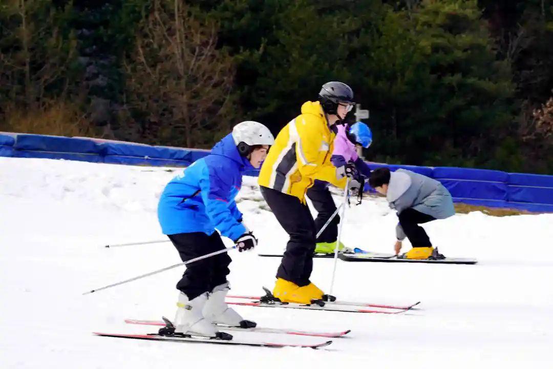 “秦岭雪乡·冰雪嘉年华”活动在留坝紫柏山滑雪场启动