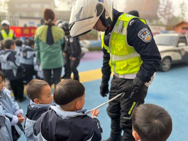 汉中兴汉新区第九幼儿园开展交通安全主题教育活动