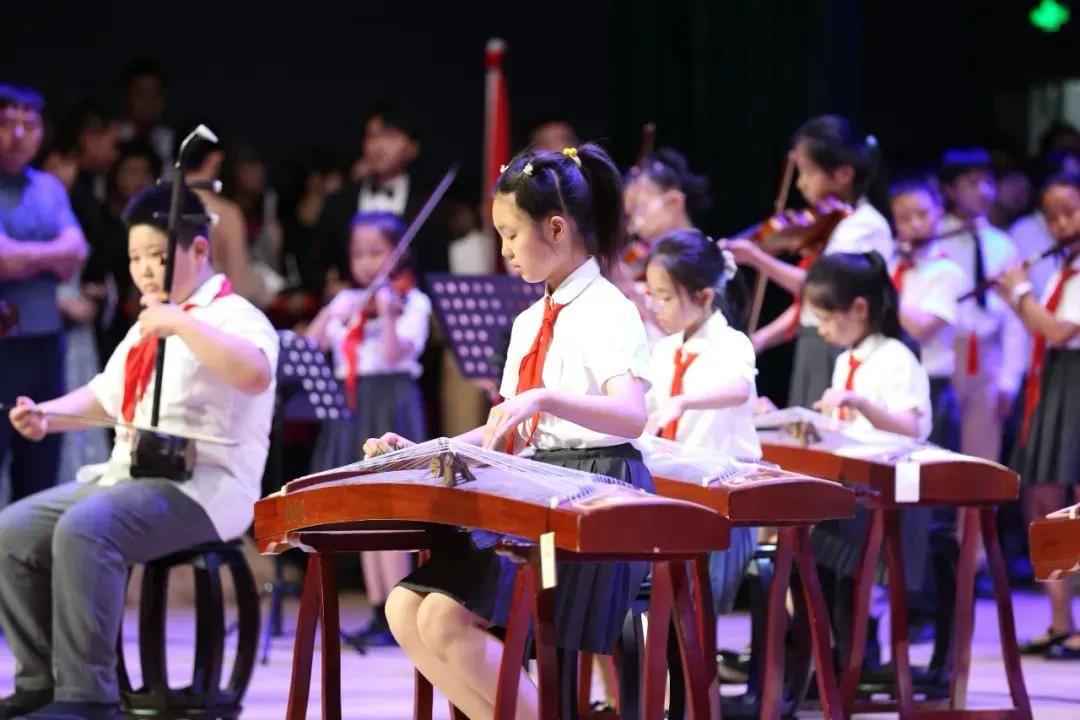 汉中东辰外国语学校举办庆祝中国共产党成立104周年合唱节总决赛