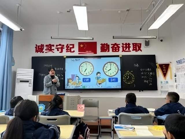 汉中兴汉新区第二小学省课题开题仪式暨“助青工程”课堂研讨活动
