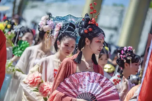 2025“盛世迎华诞·万人游汉中”汉服嘉年华10月1日启幕