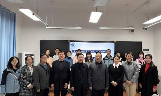 汉中兴汉新区第二小学省课题开题仪式暨“助青工程”课堂研讨活动
