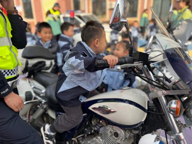 汉中兴汉新区第九幼儿园开展交通安全主题教育活动