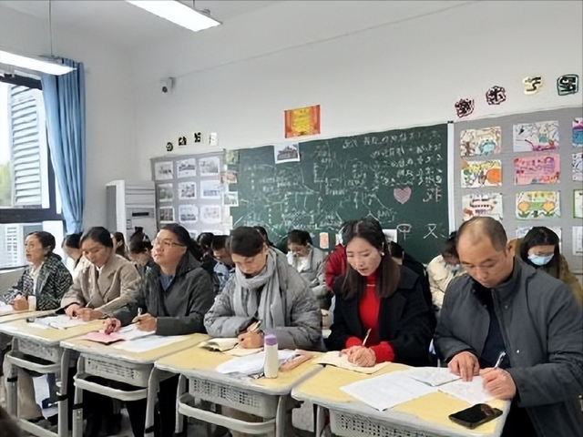 汉中兴汉新区第二小学省课题开题仪式暨“助青工程”课堂研讨活动