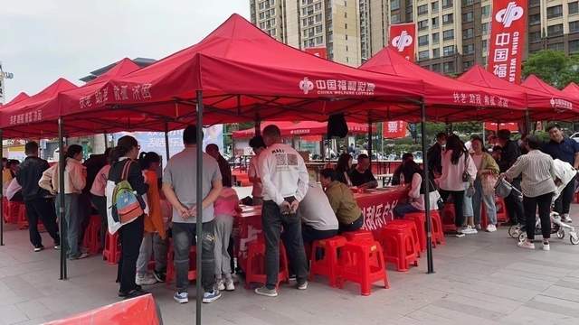 五一长假 汉中市福彩中心组织开展多种形式刮刮乐户外销售活动