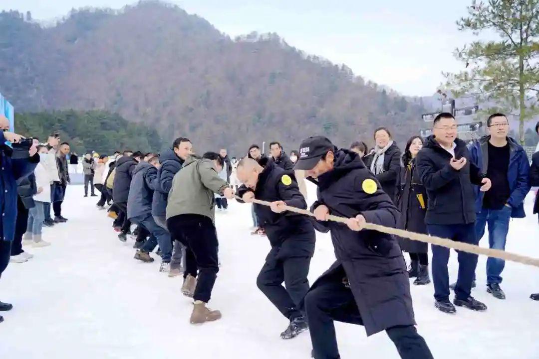 “秦岭雪乡·冰雪嘉年华”活动在留坝紫柏山滑雪场启动